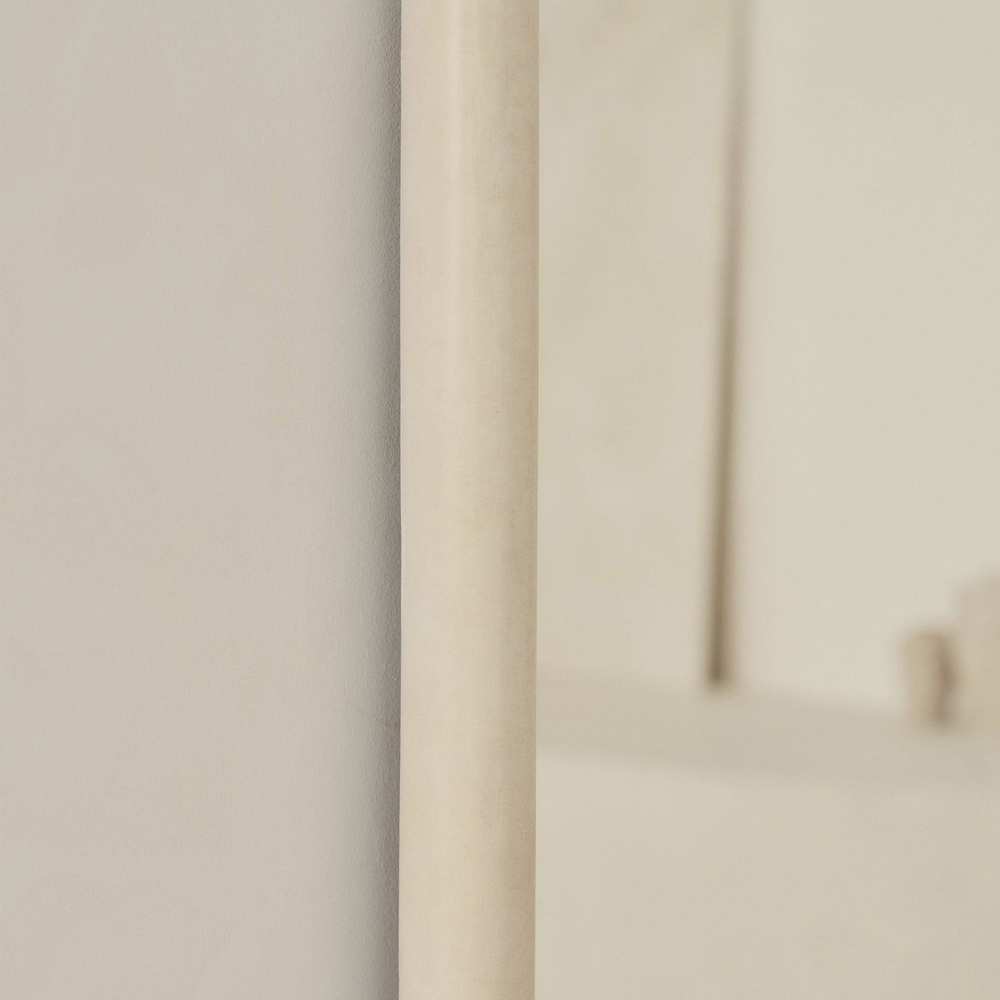 Elis – Duże Lustro Ścienne z Betonową Ramą, Luksusowe Wykończenie, 190 cm x 100 cm