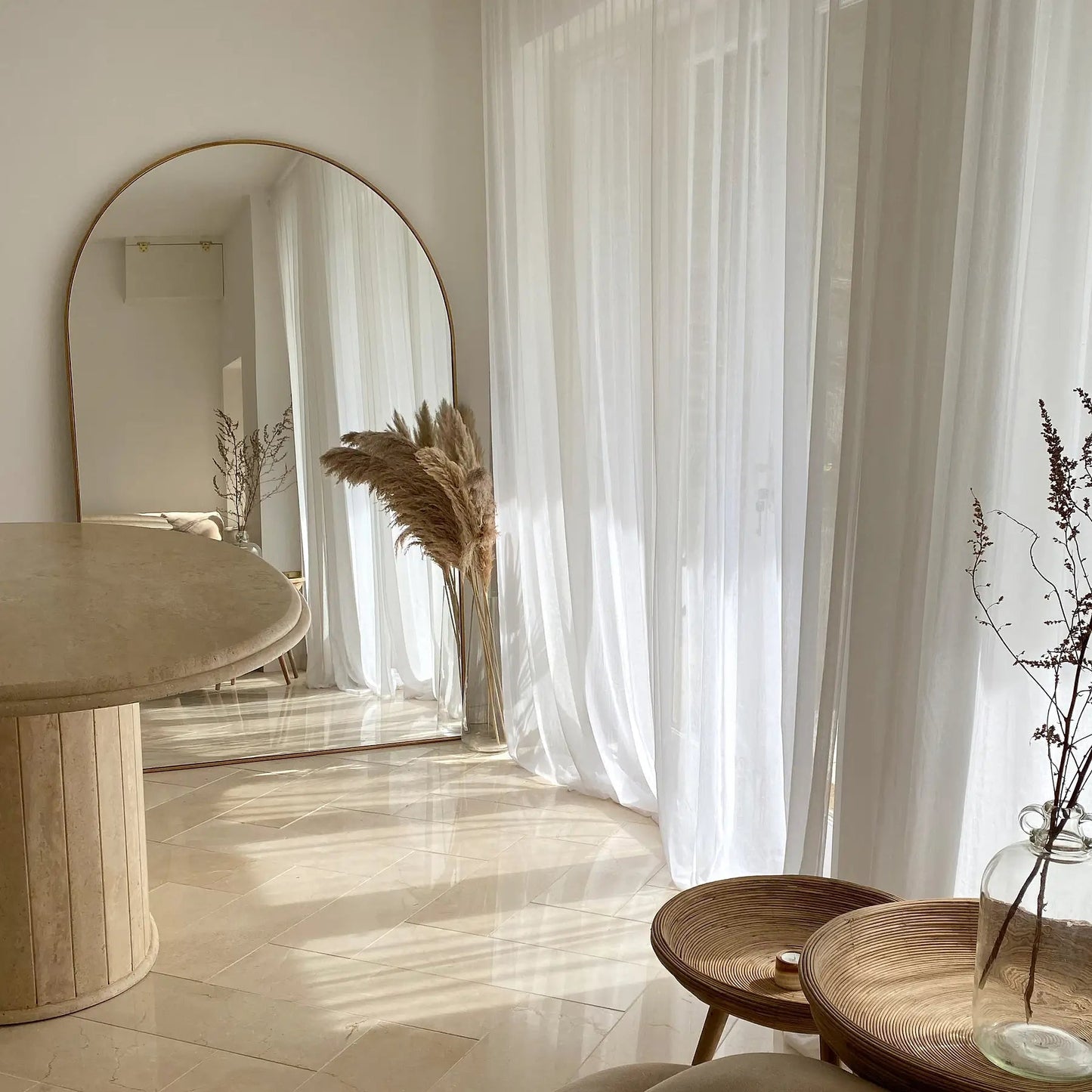 Duże Lustro Stojące Łukowate Styl Pinterest - Złota Metalowa Rama (180 x 110 cm)