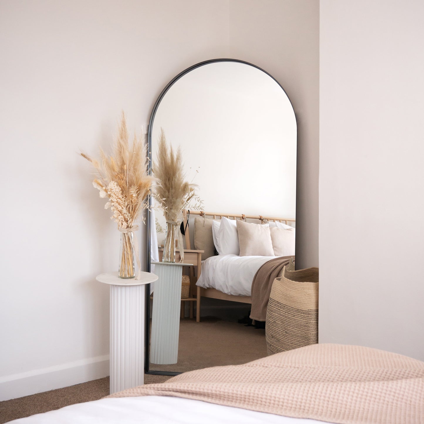 Miroir Arqué Mural et Plein Pied Arcus - Cadre en Métal Noir Mat - 170 x 80 cm