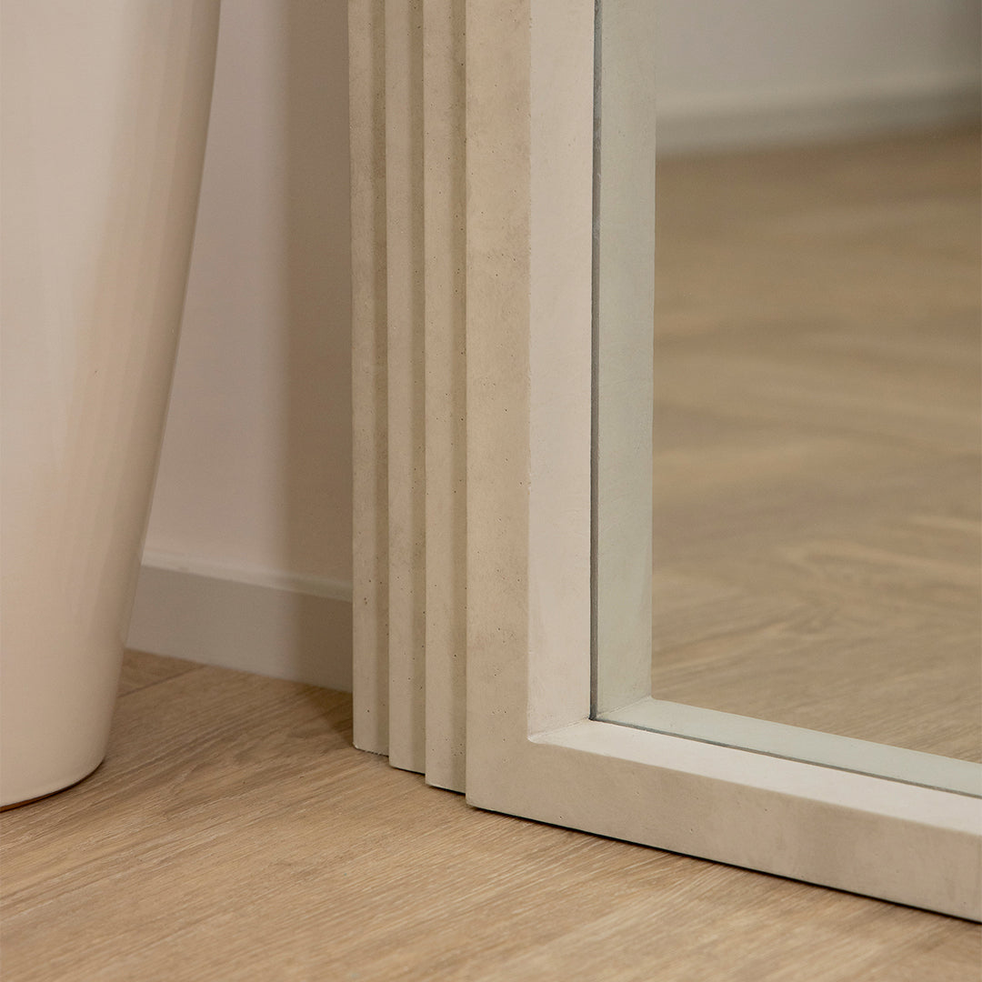 Lustro Full-Length w Kształcie Łuku Luciana - Efekt Betonu Przemysłowego - 180 cm x 110 cm