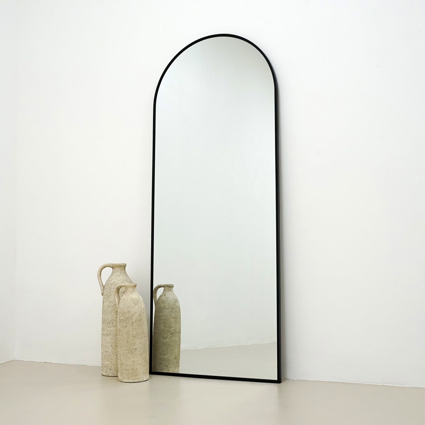 Miroir Arqué Pleine Longueur avec Cadre en Métal Minimaliste - 160 cm x 60 cm