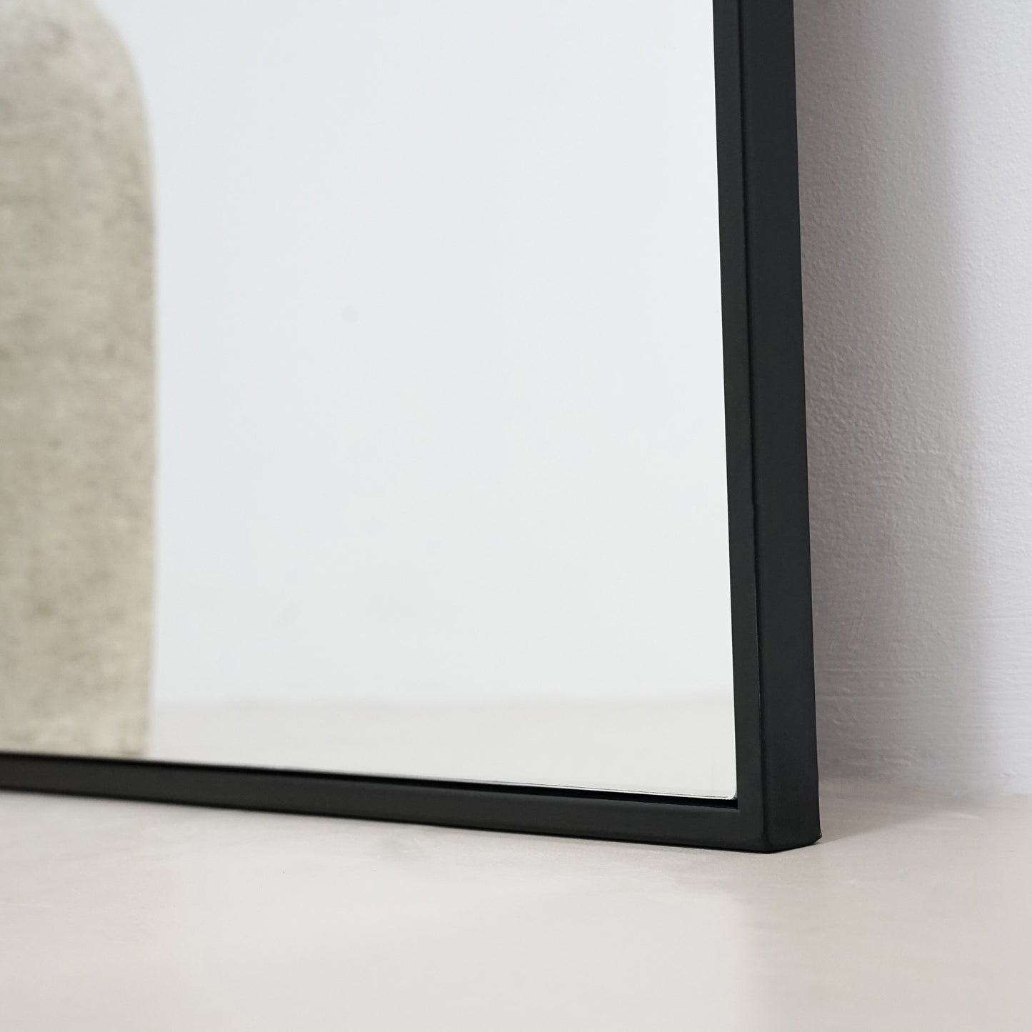 Miroir Arqué Pleine Longueur avec Cadre en Métal Minimaliste - 160 cm x 60 cm