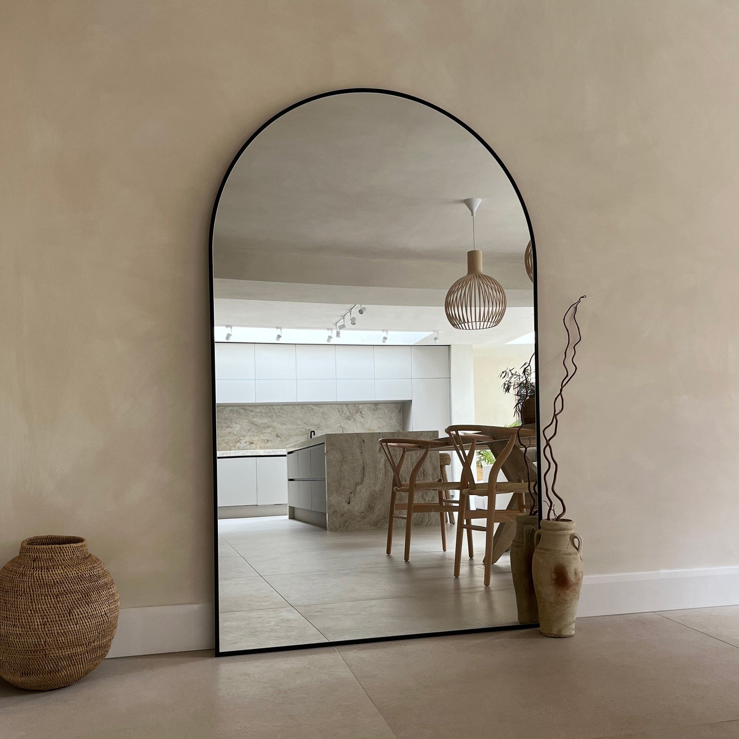 Miroir Arqué XXL Noir 180x110 cm - Design Minimaliste en Métal