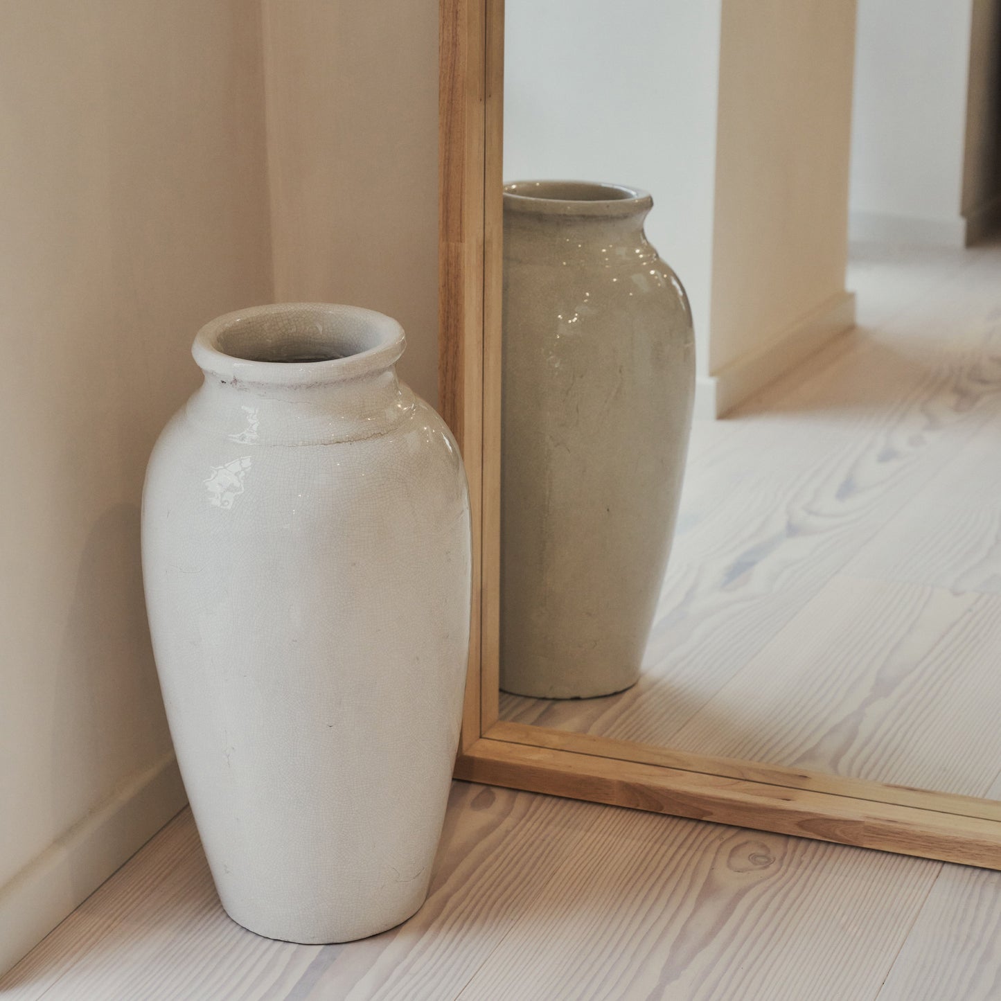 Lustro stojące Lilia z drewna paulowni, naturalne – 170 cm x 80 cm