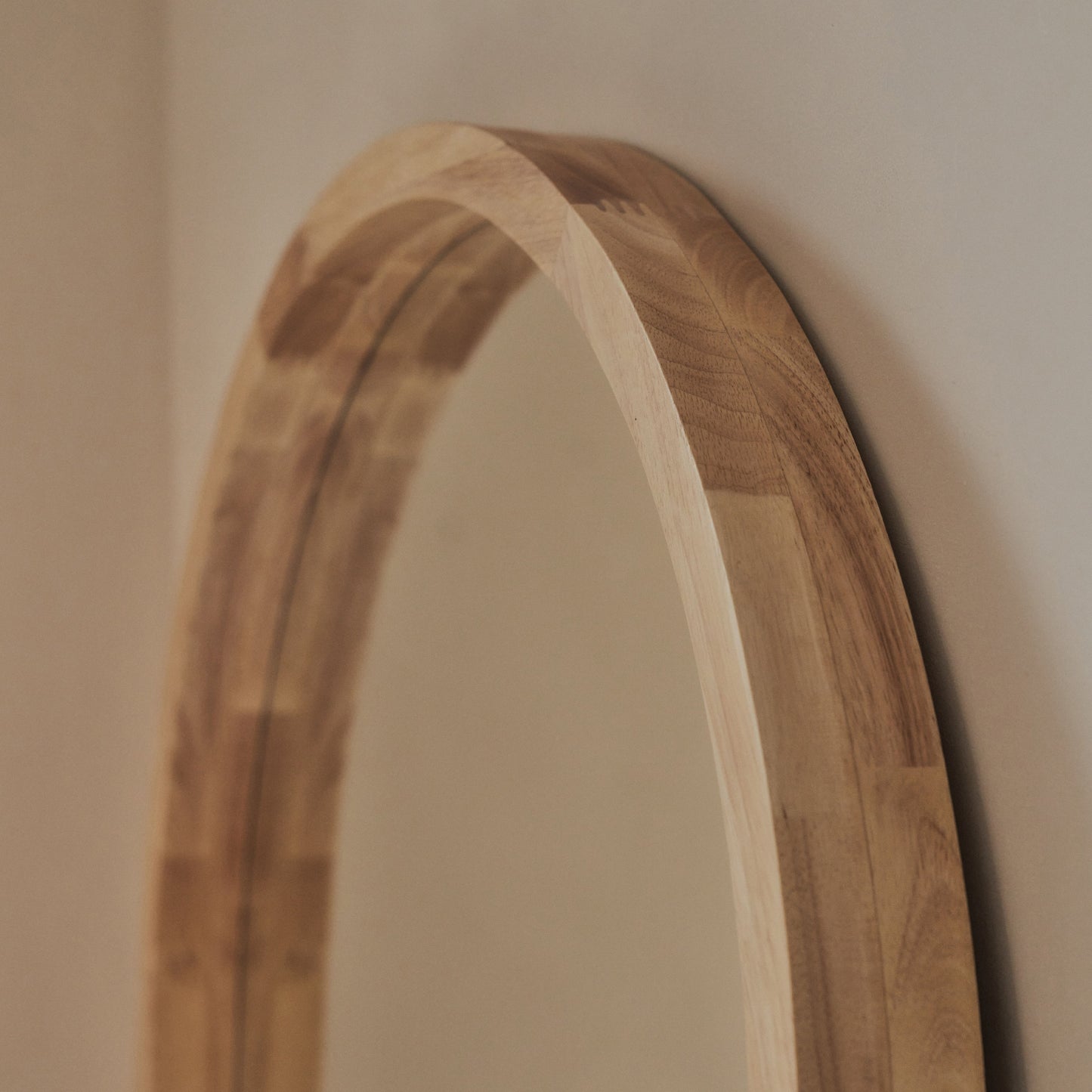 Lustro stojące Lilia z drewna paulowni, naturalne – 170 cm x 80 cm