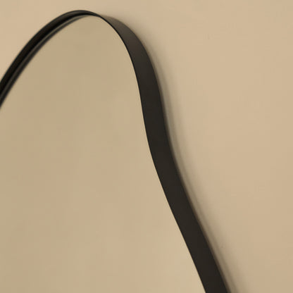 Ava - Organiczne Lustro Ścienne z Matową Czarną Ramą, Nieregularny Kształt - 100 x 70 cm