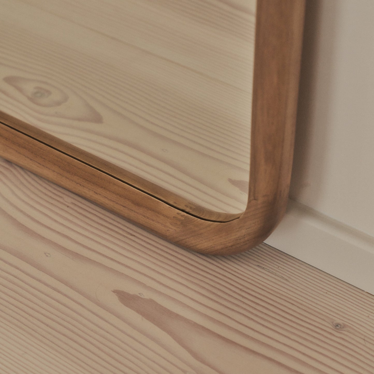 Lustro łukowe Milene z litego drewna paulowni – organiczny design, 190 x 100 cm